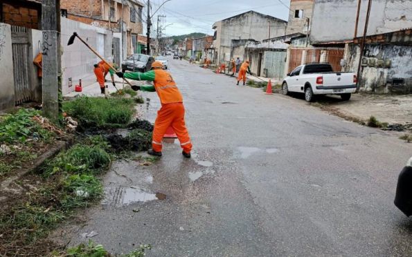 Bairros da zonas Sul e Oeste de Aracaju recebem mutirão de limpeza