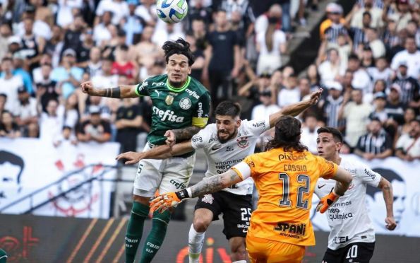 Corinthians e Palmeiras empatam clássico com expulsões e “milagres”