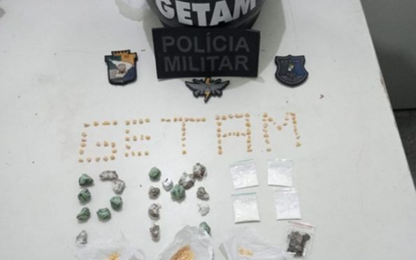 Dupla suspeita é presa com 91 pedras de crack e outras drogas em Aracaju