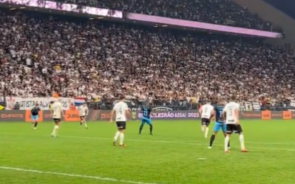 Em jogo maluco, Corinthians empata em 4 x 4 com o Grêmio; Santos vence