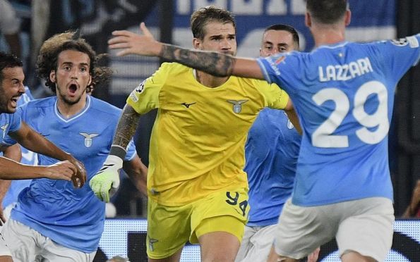 Goleiro faz gol nos acréscimos do 2º tempo na Champions League