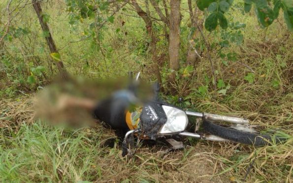 Motociclista morre após sobrar em curva e cair em vala em Monte Alegre