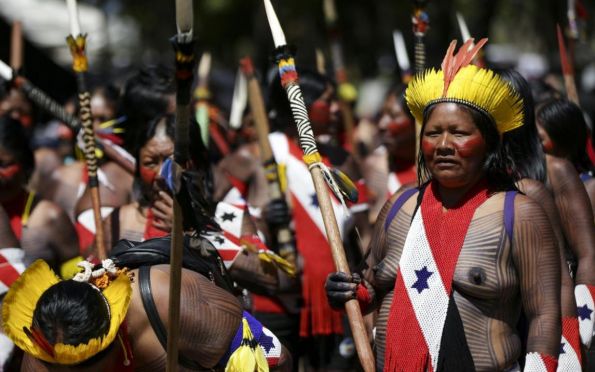 Mulheres indígenas marcham em Brasília contra violência