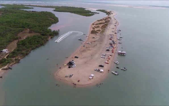 Avanço do mar leva Praia do Viral, em Aracaju, a risco de desaparecer