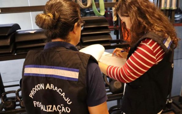 Procon Aracaju fiscaliza academias para garantir direitos do consumidor