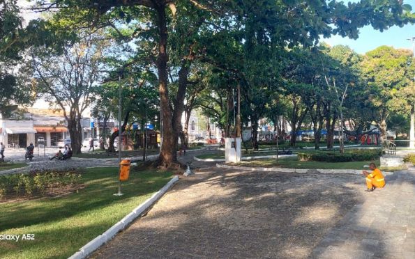 Inexistência de assentos na Praça Olímpio Campos é motivo de reclamação
