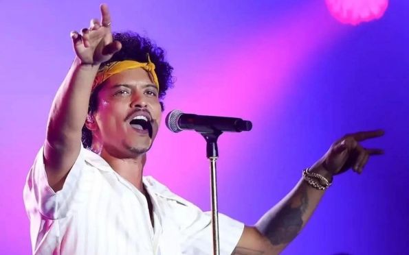 Bruno Mars precisou abandonar equipamentos da turnê para deixar Israel