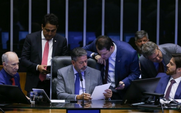 Câmara aprova projeto de lei de taxação para super-ricos