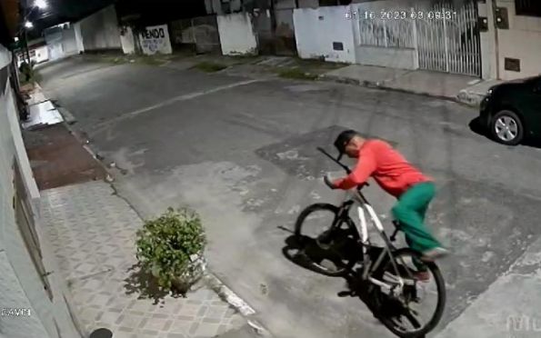 Cantor sergipano Sena faz apelo após roubo de sua bicicleta