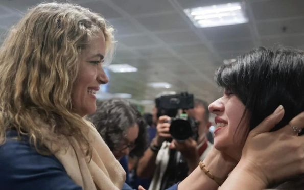 Emocionados, parentes recebem repatriados de Israel em Brasília