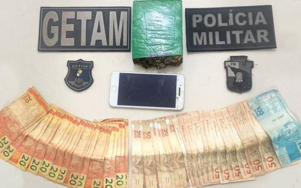Homem é preso com drogas e quantia em dinheiro na Grande Aracaju