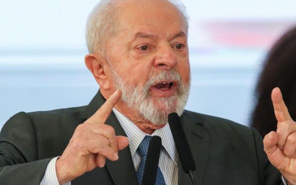 Lula continua estável e bem, informa boletim médico