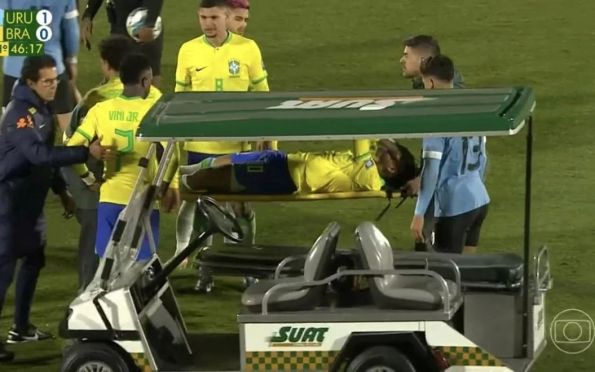 Neymar sai lesionado, Seleção Brasileira joga mal e perde para Uruguai