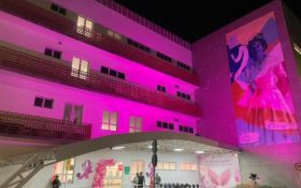 Outubro Rosa: Prefeitura integra iluminação especial à campanha na cidade