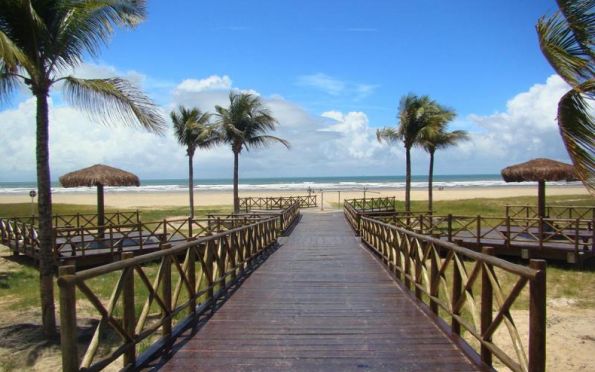 Ponto na Praia de Aruana, em Aracaju, está impróprio para banho