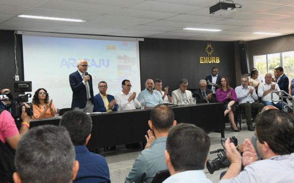 Prefeito de Aracaju assina licitação para obras do programa Cidade do Futuro