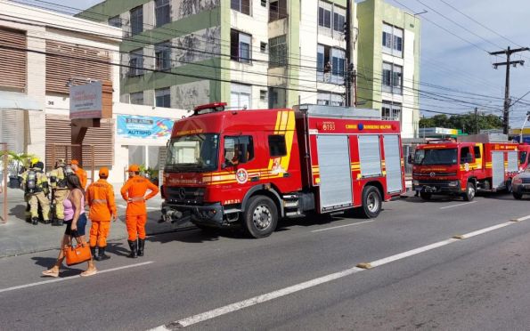 Princípio de incêndio atinge clínica médica na avenida Hermes Fontes 