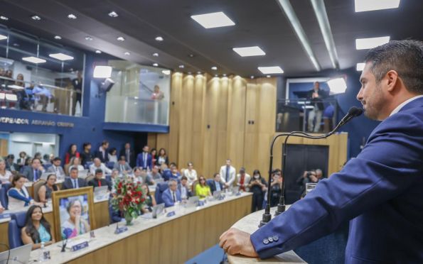 Sessão na Câmara Municipal homenageia a vereadora Ângela Melo