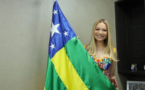 Cantora Solange Almeida recebe o Título de Cidadã Sergipana