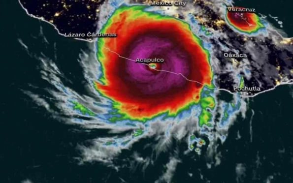 Vídeo: furacão Otis chega a 270km/h e atinge cidades no México
