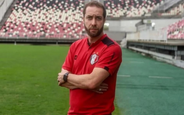 Confiança anuncia Paulo Massaro como novo treinador 