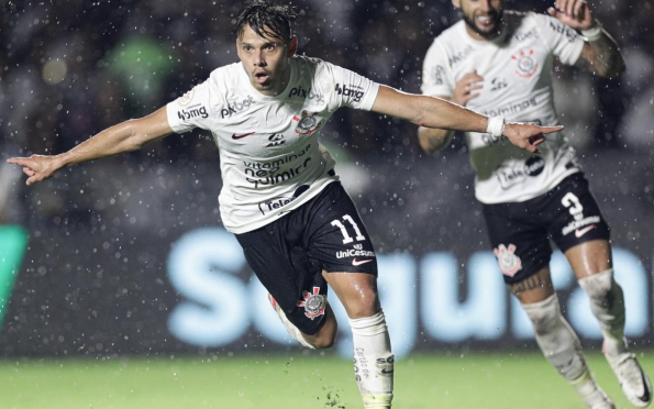 Corinthians goleia o Vasco e se afasta da zona da degola