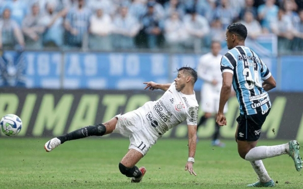Corinthians vence o Grêmio, que perde chance de virar o líder