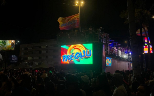 Foliões entregam o verdadeiro brilho da festa no segundo dia do Pré-Caju