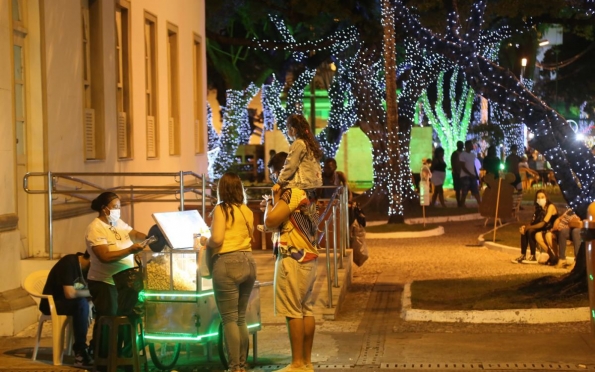 Luzes do Natal Iluminado serão acesas nesta terça-feira (14) 