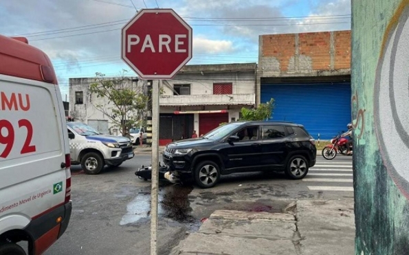 Colisão entre carro e motocicleta termina com um morto e um preso em Aracaju