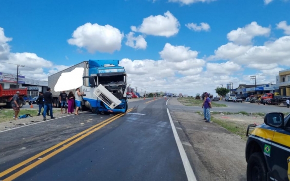 Vídeo: veja imagens da colisão entre duas carretas em Itabaiana