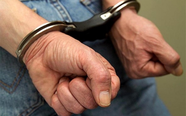 Homem é preso suspeito de esfaquear várias vezes uma mulher de 52 anos