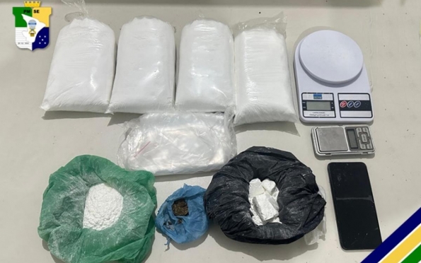 Homem é preso com 3kg de cocaína e balanças de precisão no Santa Maria
