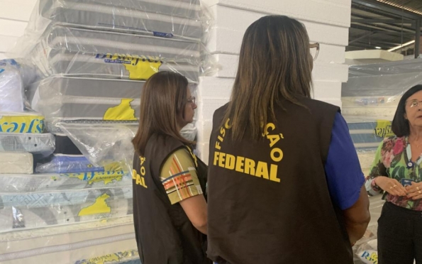 ITPS fiscaliza e coleta colchões durante operação em fábricas