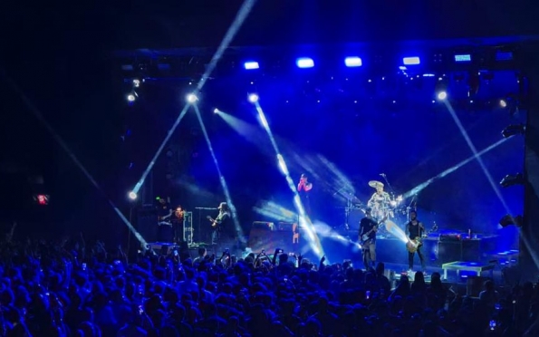 Nx Zero encanta novamente fãs com os sucessos antigos em Aracaju 