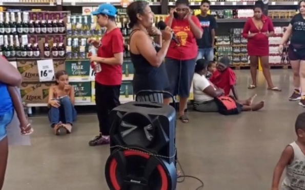 Ocupação faz protesto em supermercado de Aracaju reivindicando cesta básica