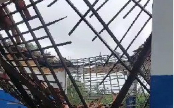 Telhado de uma escola municipal em Gararu (SE) desaba