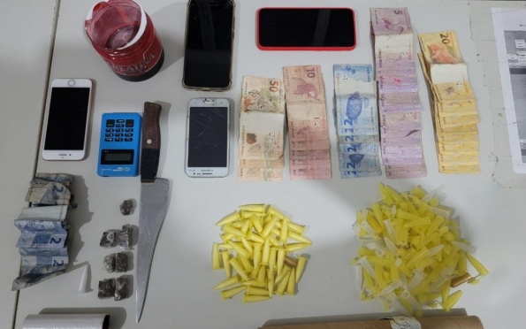 Três homens são presos por tráfico de drogas durante investigação de roubo
