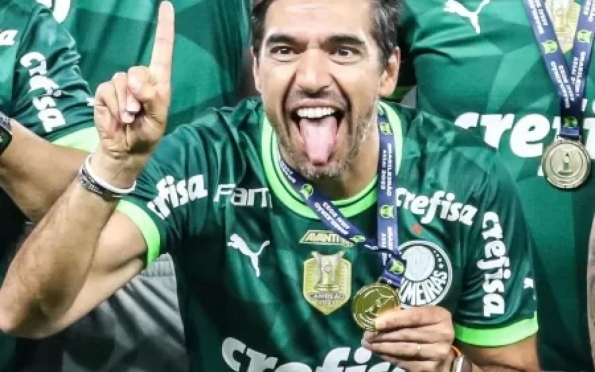 Abel Ferreira quebra recorde com novo contrato milionário no Palmeiras
