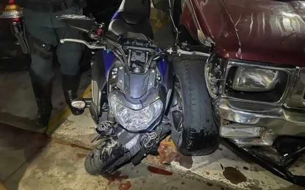 Acidente de moto em condomínio deixa dois feridos em Aracaju