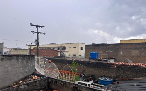 Chuvas e ventos causam danos na cidade de Tobias Barreto