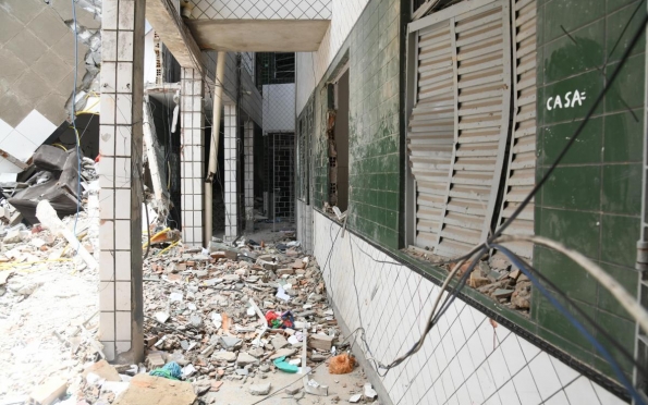 Demolição é realizada em residencial de Aracaju após desabamento