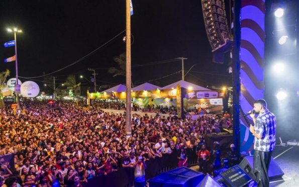 Dilsinho e Hungria levam público ao delírio na primeira noite do Verão Sergipe