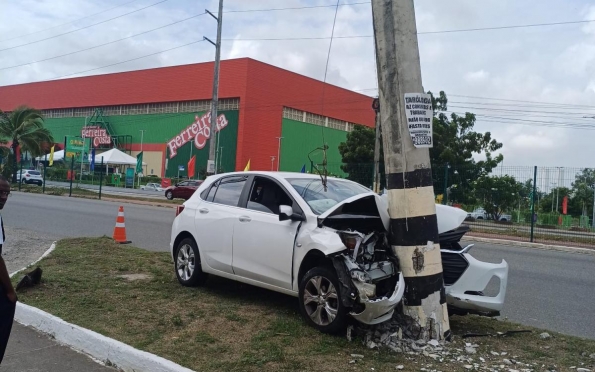 Dois acidentes com poste marcaram a manhã de sábado em Aracaju