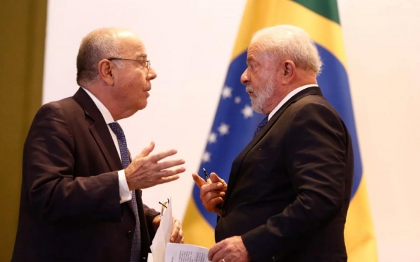 Em meio à crise no Equador, Lula se reúne com Mauro Vieira no Alvorada