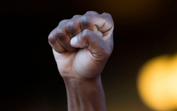 Homem negro é denunciado por “racismo reverso” em Alagoas