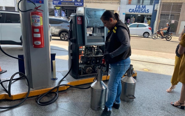 ITPS fiscaliza posto de combustível em Aracaju após denúncia