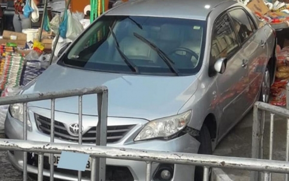 Mulher é atropelada em feira livre e arrastada por veículo em Japaratuba
