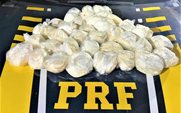 PRF apreende 3.500 papelotes de cocaína que seriam enviadas para Aracaju