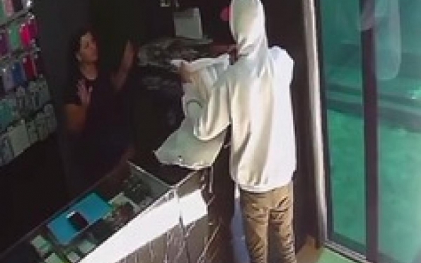 Vídeo: suspeito de assalto a loja de celulares em Itabaiana está foragido